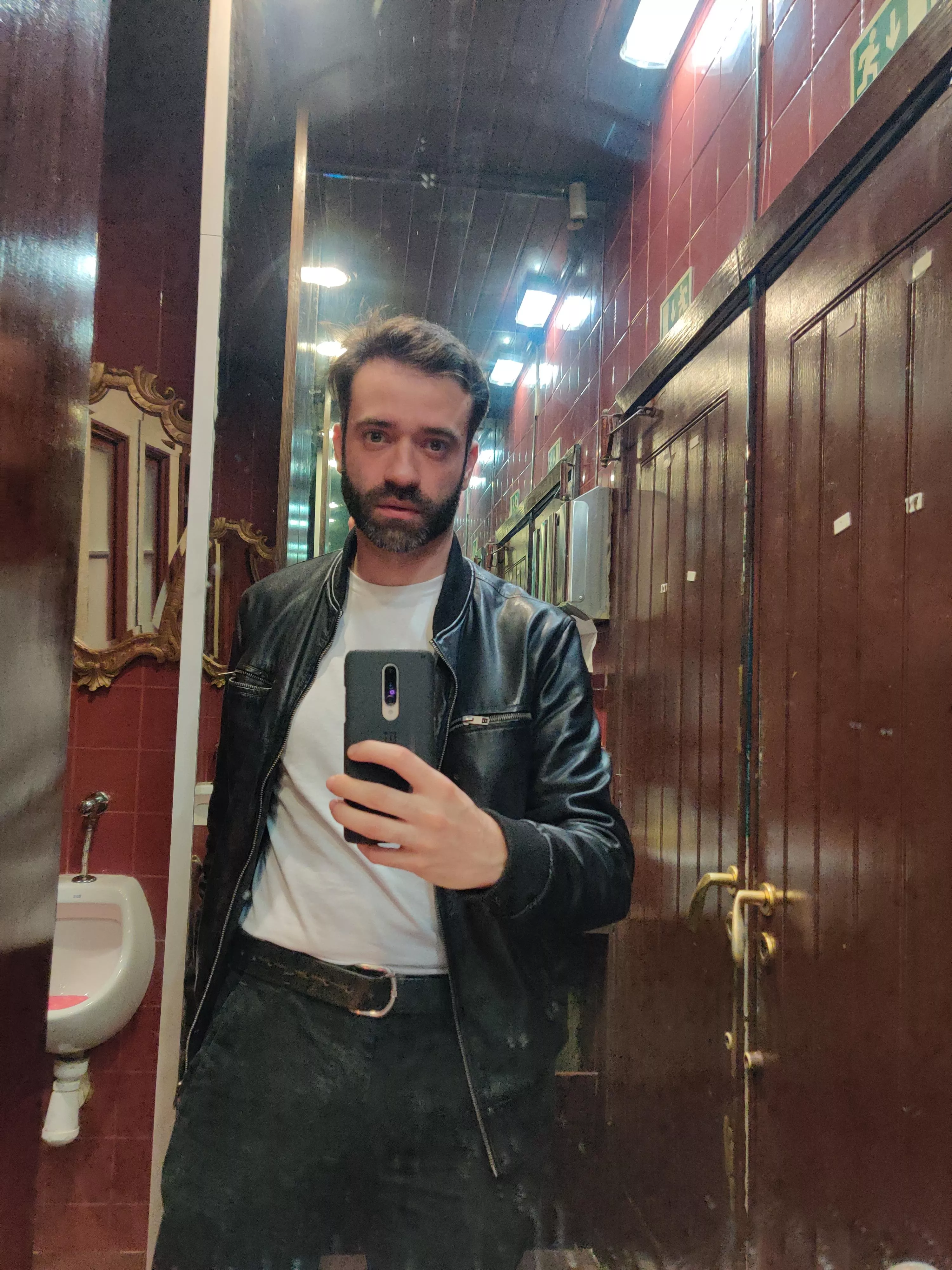 After such a warm reception to the previous photo, gained the courage to go on a night out alone ☺️. Thanks everyone posted by boanssi