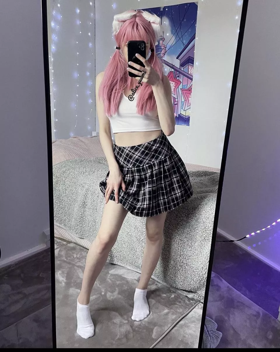 Another cute selfie posted by alice_yuumi