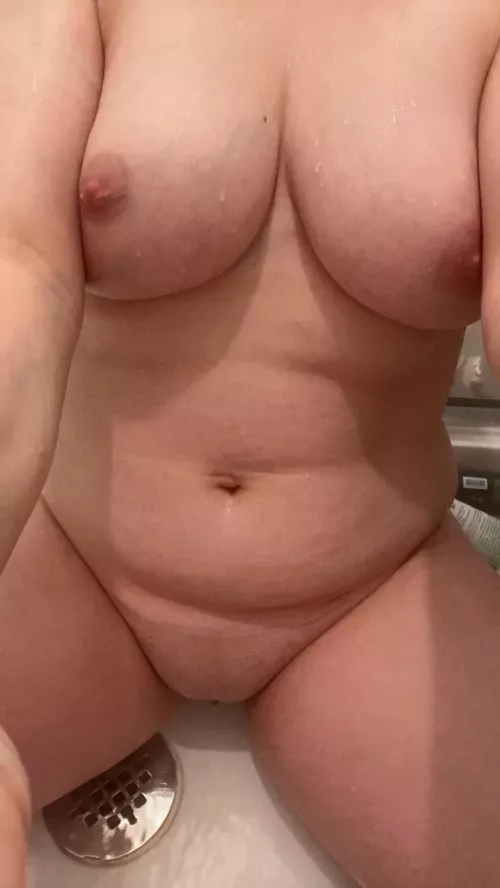 As I mentioned in my last post, I am on a life style, heath and wellness journey. This is my first natural sitting pic while all the way naked. I usually hate showing my stomach. I feel oddly beautiful here 🙈 I’m F, 5’4” and 160lbs. 💕 by Free_Age_1804