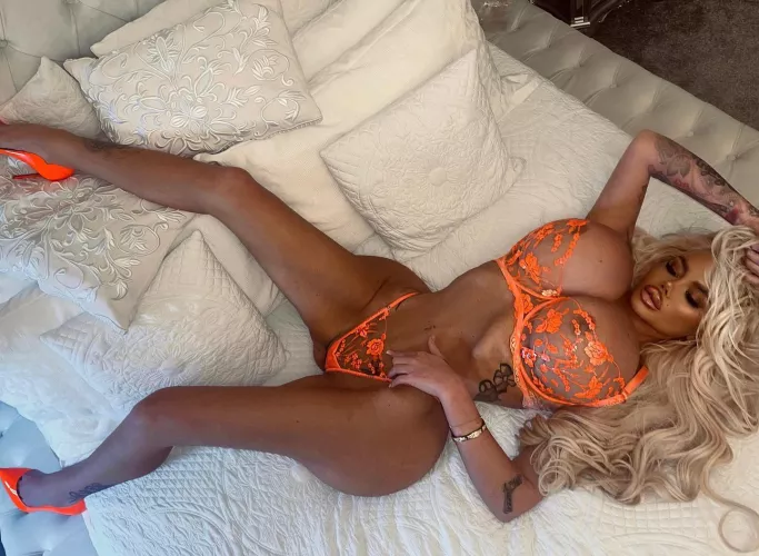 Bimbo goddess by Bimbolover_