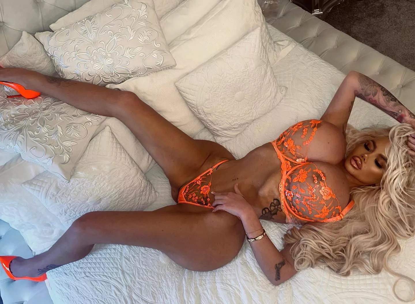 Bimbo goddess posted by Bimbolover_