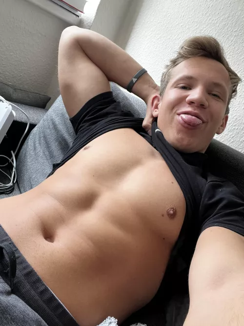 Chilling right after breakfast👀🔥 by Henry3182