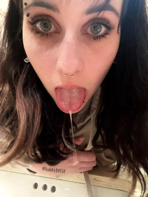 Cum all over my face [oc] by Lunaxrated