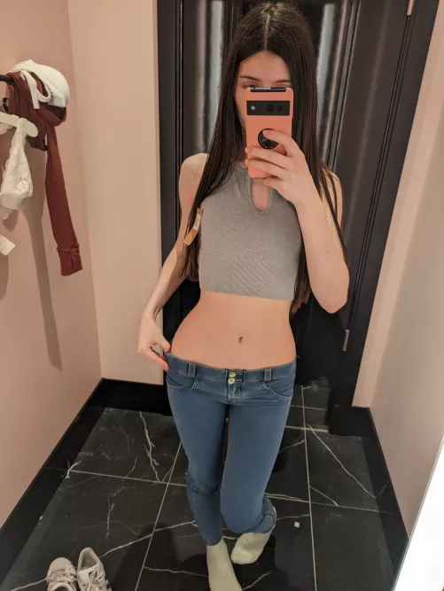 Do you like my outfit? by bluetoothkhajiit