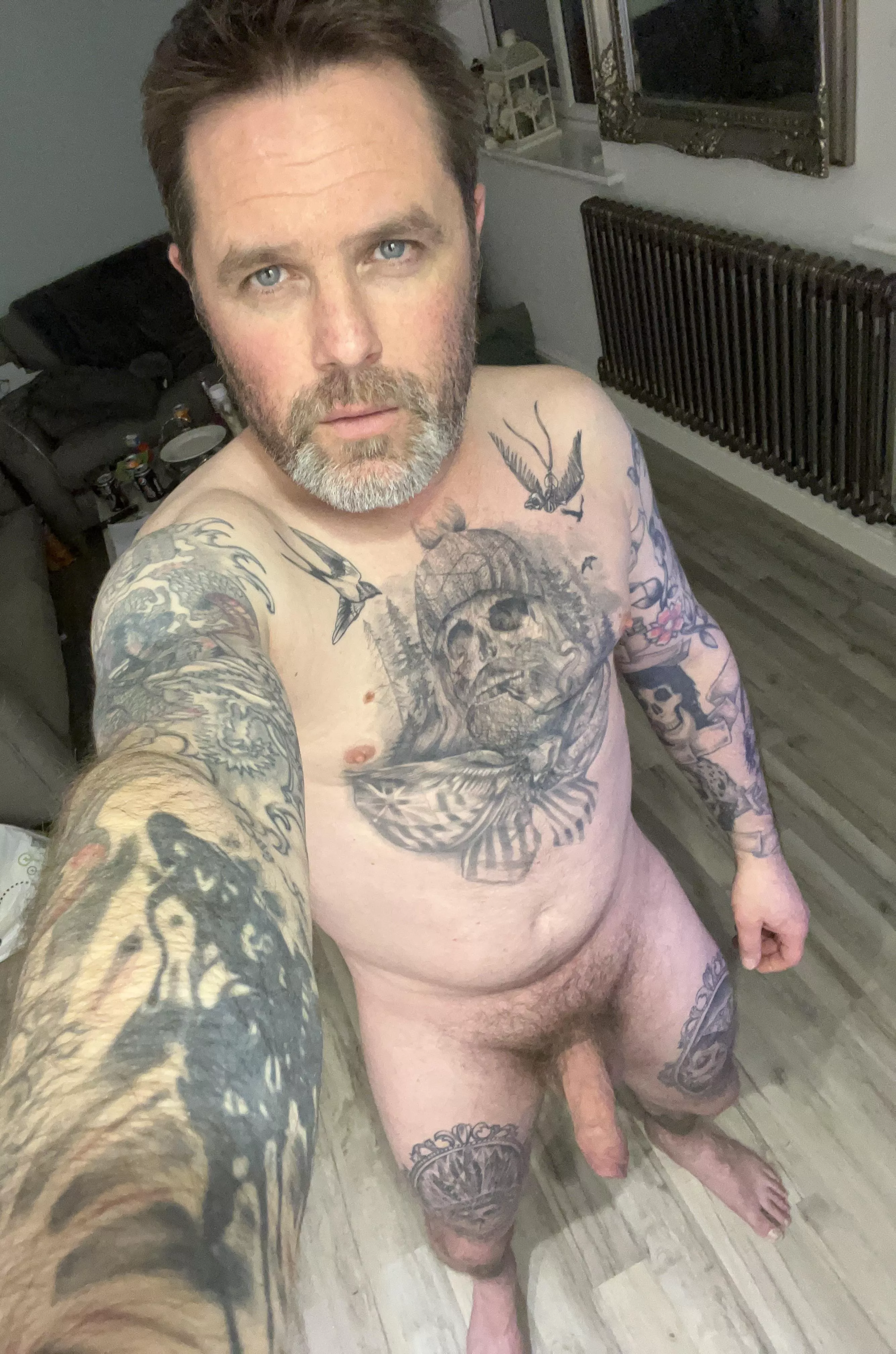 Does my growth look good in this light posted by Mammoth-Geologist874