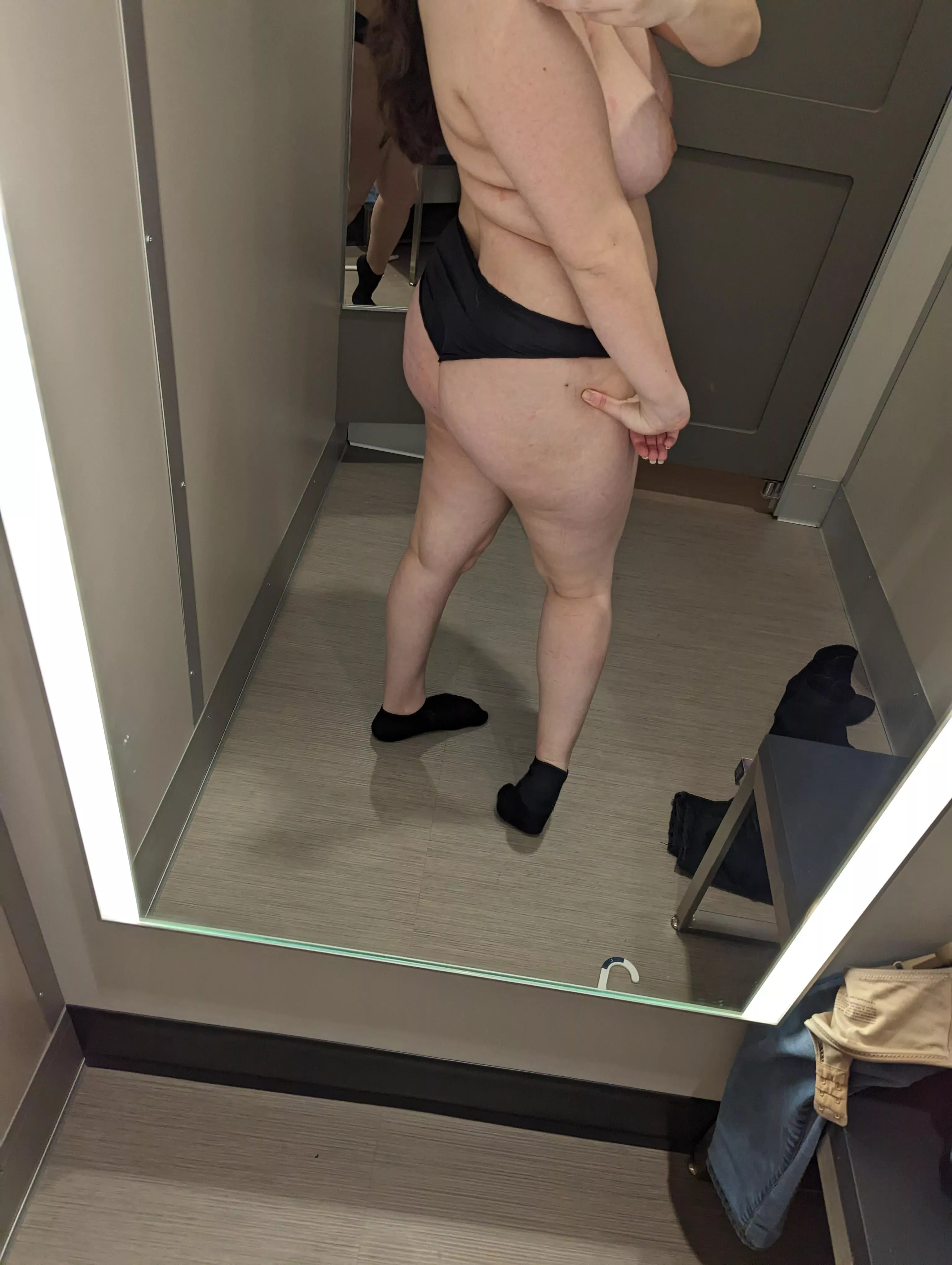 Feeling good in the changing room 😁 posted by onlylilac1