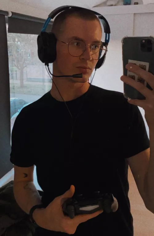 Happy Monday :) by Sensitive_Garlic_172