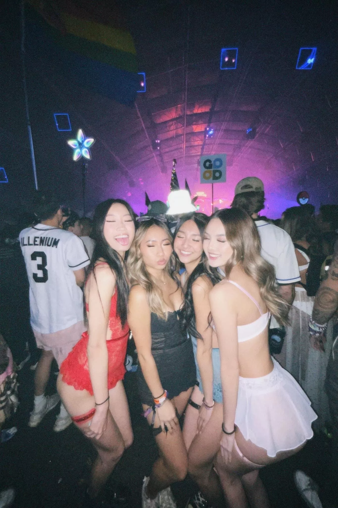 Heavy lashes (1,2, 3, or 4) posted by authenticazn