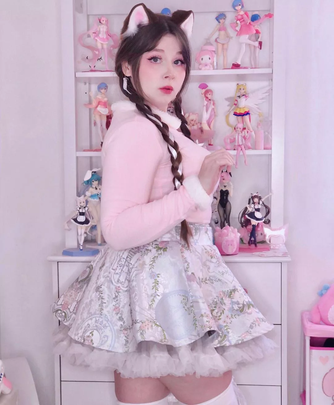 Hope you have a great Monday 😊 posted by thatlilmisskhloe