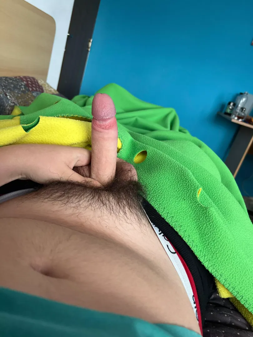 horny , dm me everyonee posted by Objective-Struggle24