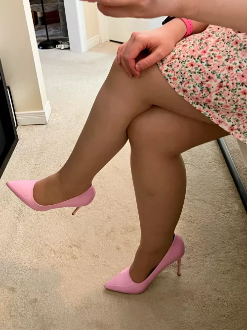 I absolutely adore these pink heels by softy2023