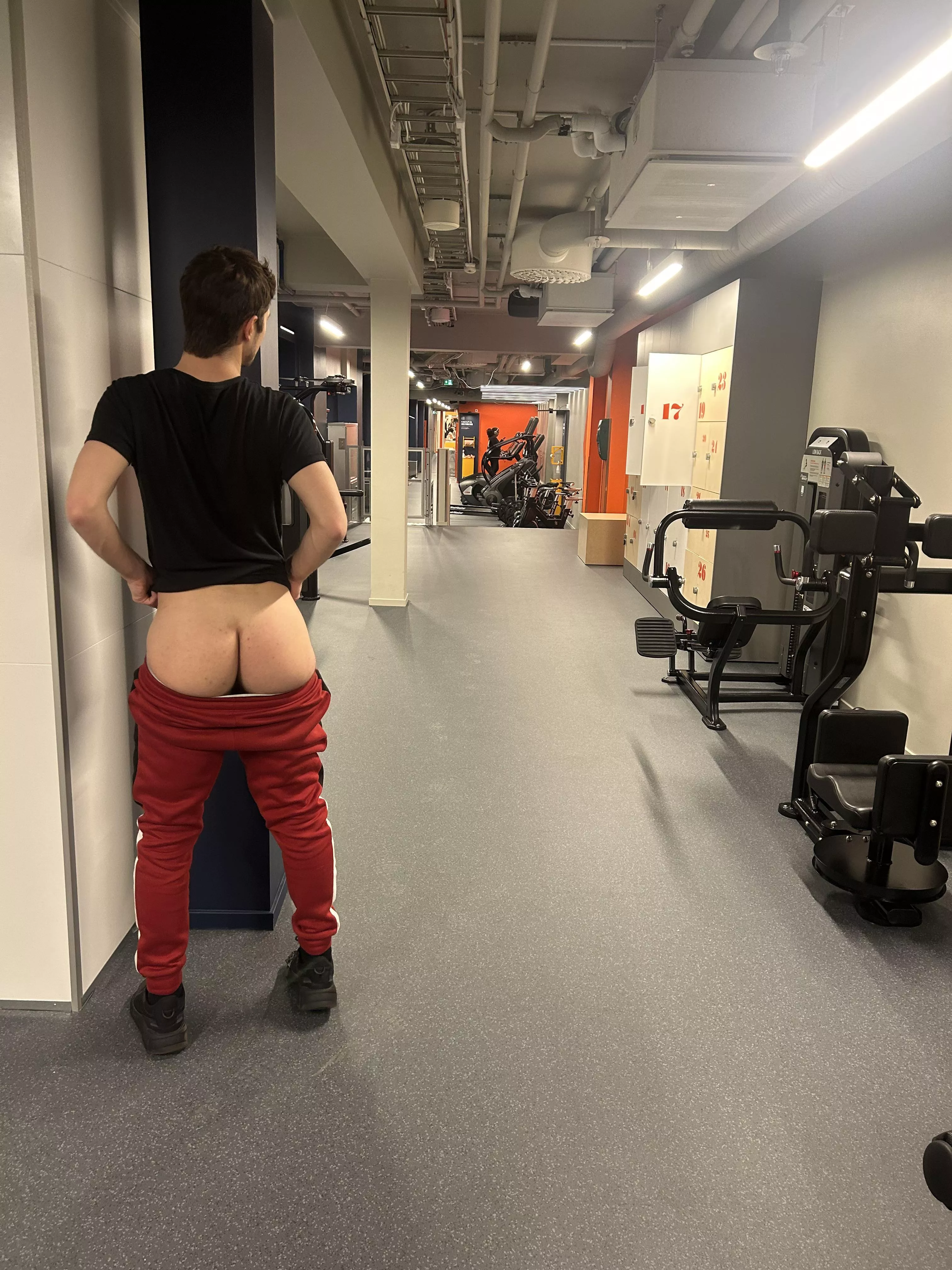 I was feeling horny at my gym and wanted some dick in my ass 😈 posted by imryanolsenvip