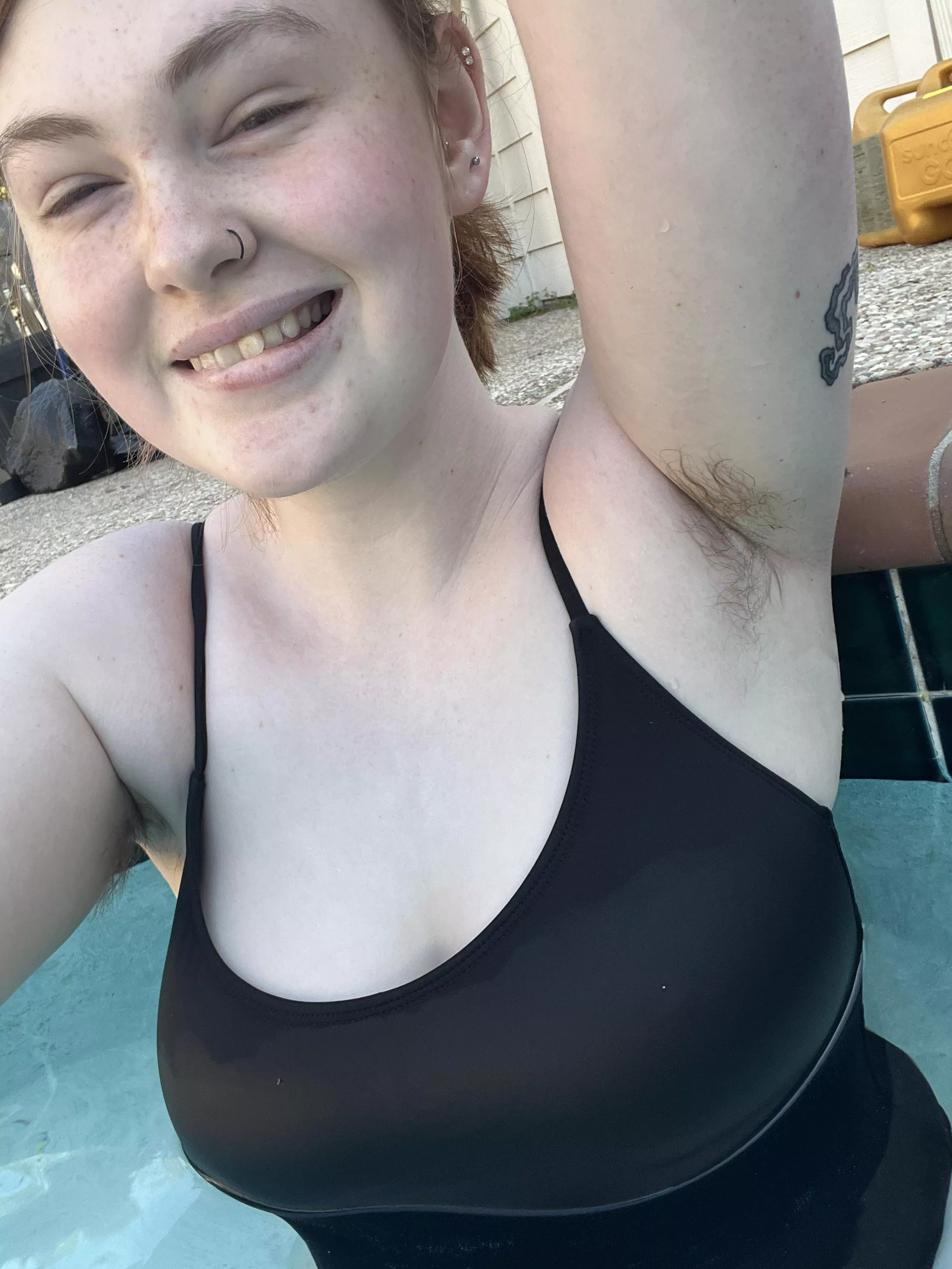 I’m wet and hairy 🖤 posted by Kaystickedoff