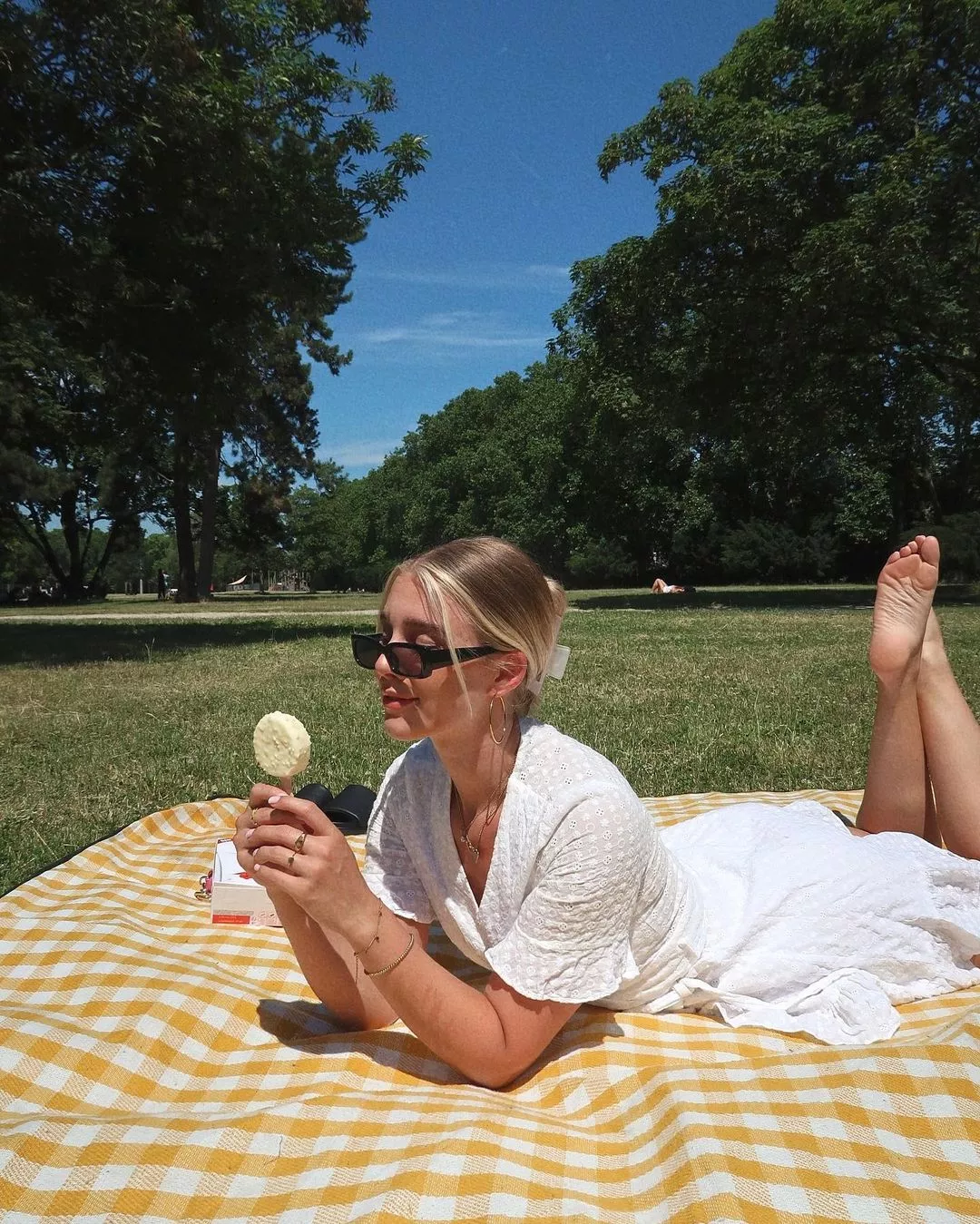 lauralarosee posted by lilwladimir