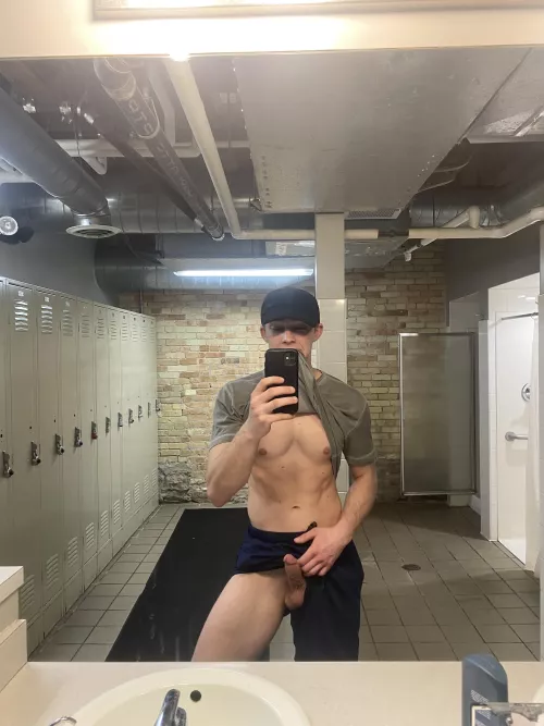 Leg day get my blood flowing by Sneakycustard