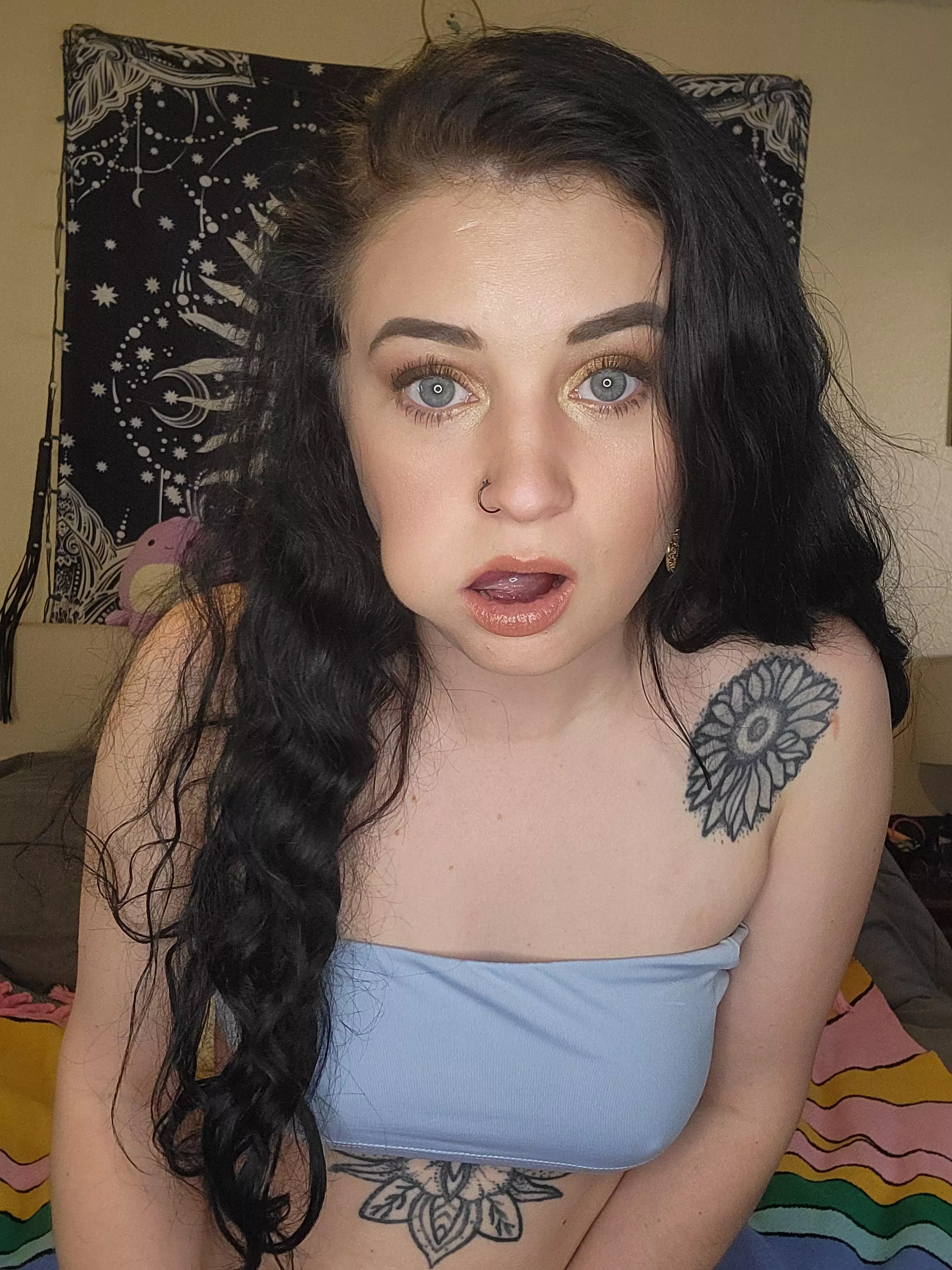 Let me take your mind off of things.. posted by LitheLilyy