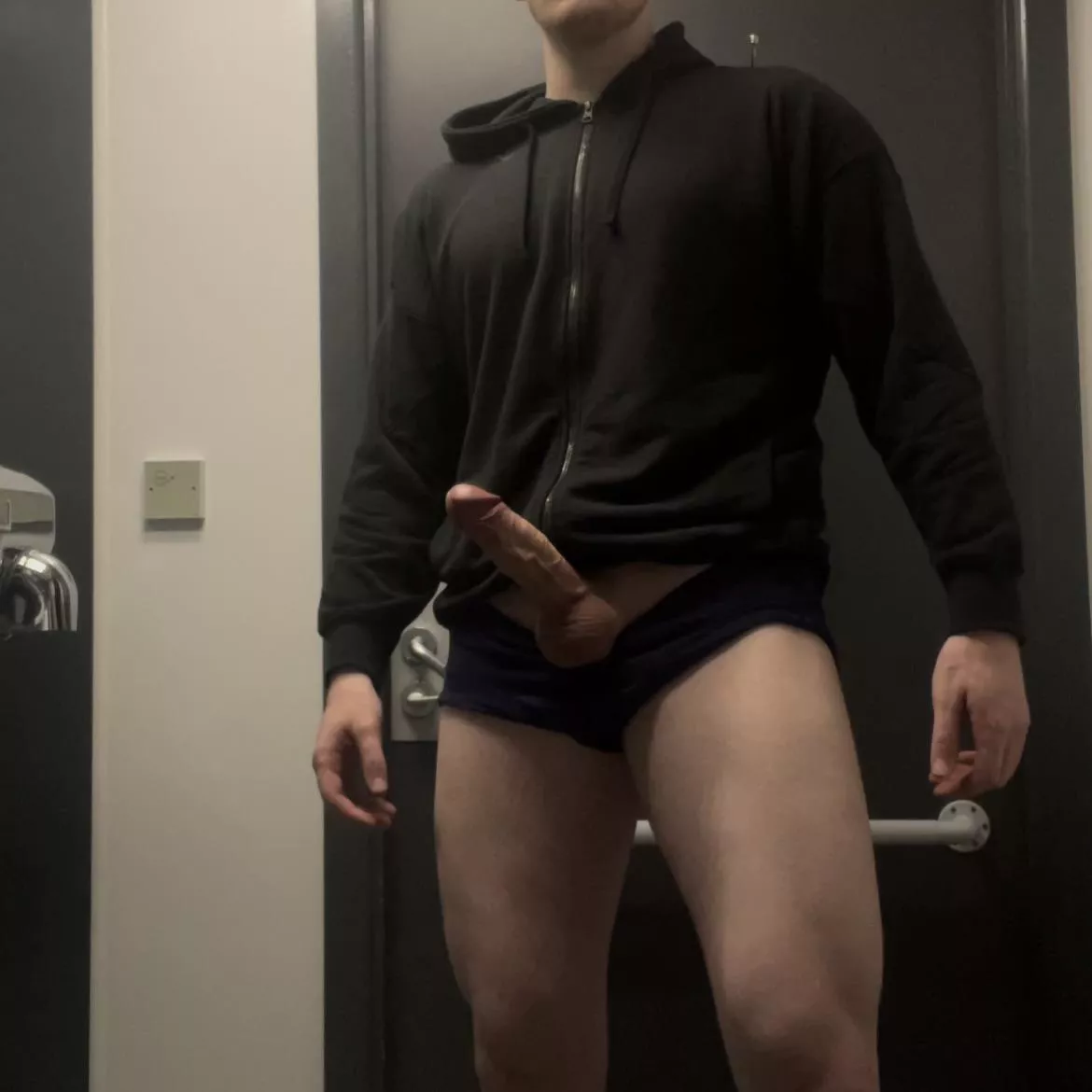 Let’s empty my balls in your throat posted by bwcxxl