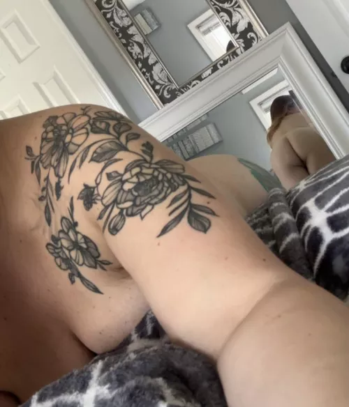 Missing something behind me (f) by lizzie5679