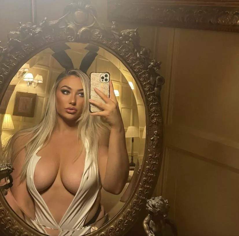 Nip slip posted by YeahISimp