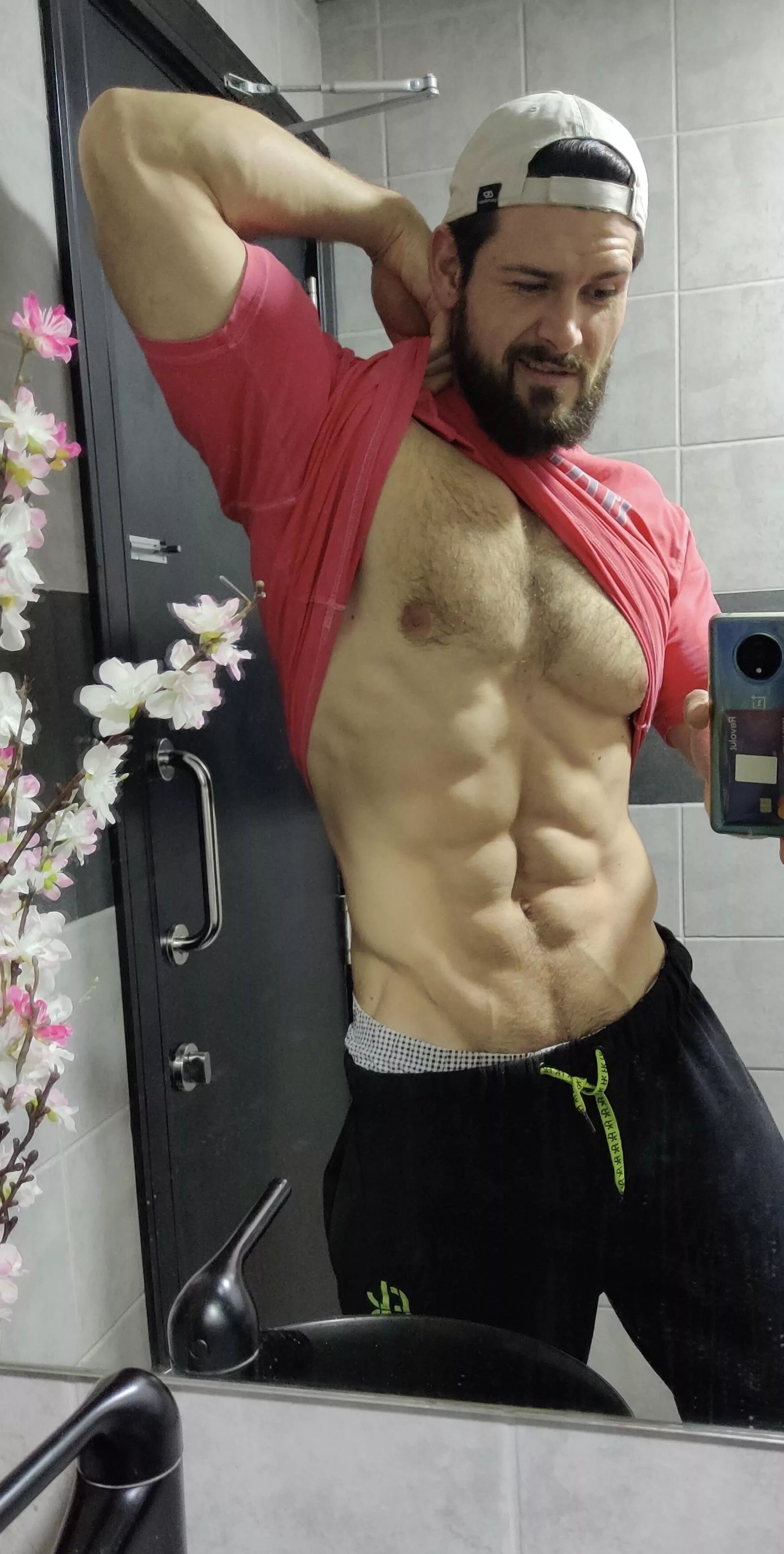 Quick bathroom flex for my worshippers posted by beastmuscleshow