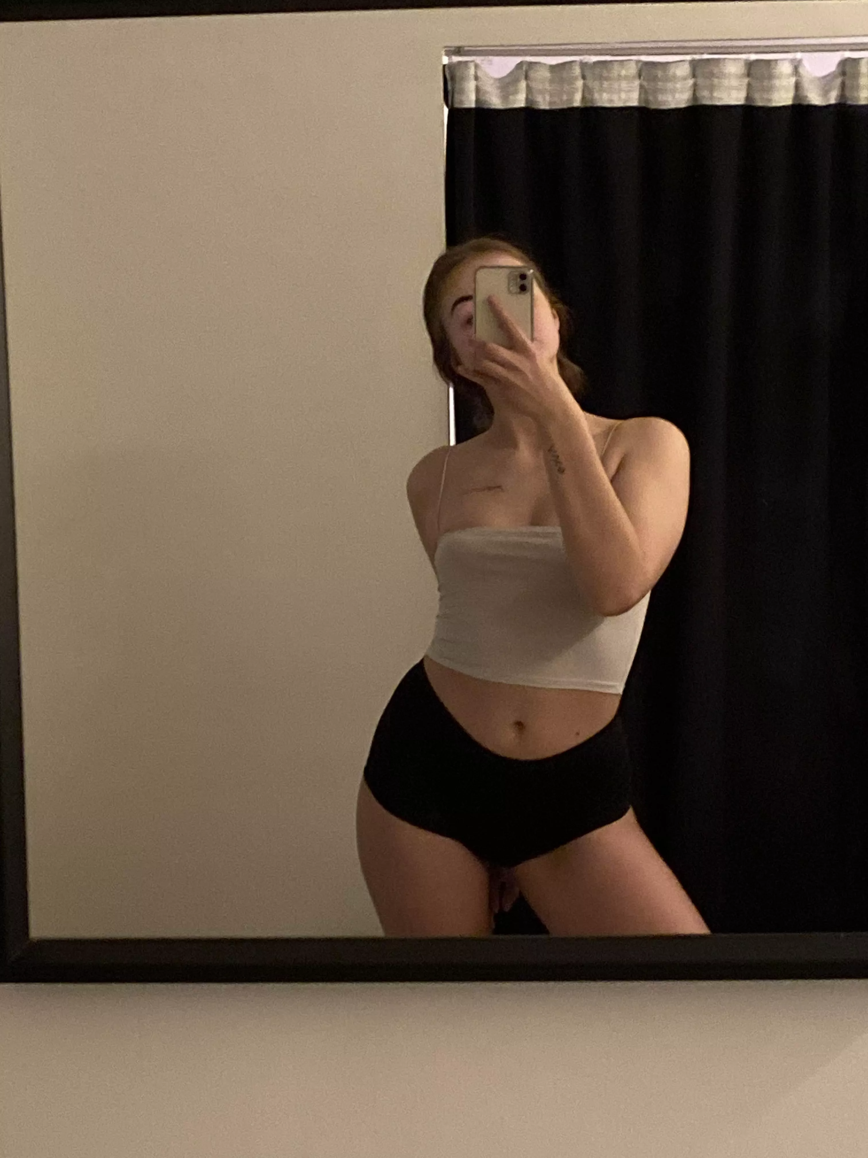 Quick selfie before going for a workout posted by isabella_anderson