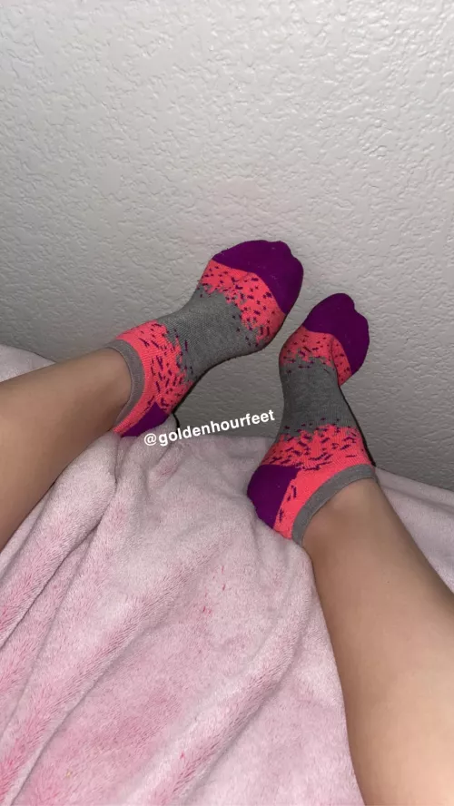 Smelly socks on your face😈 by goldenhourfeet