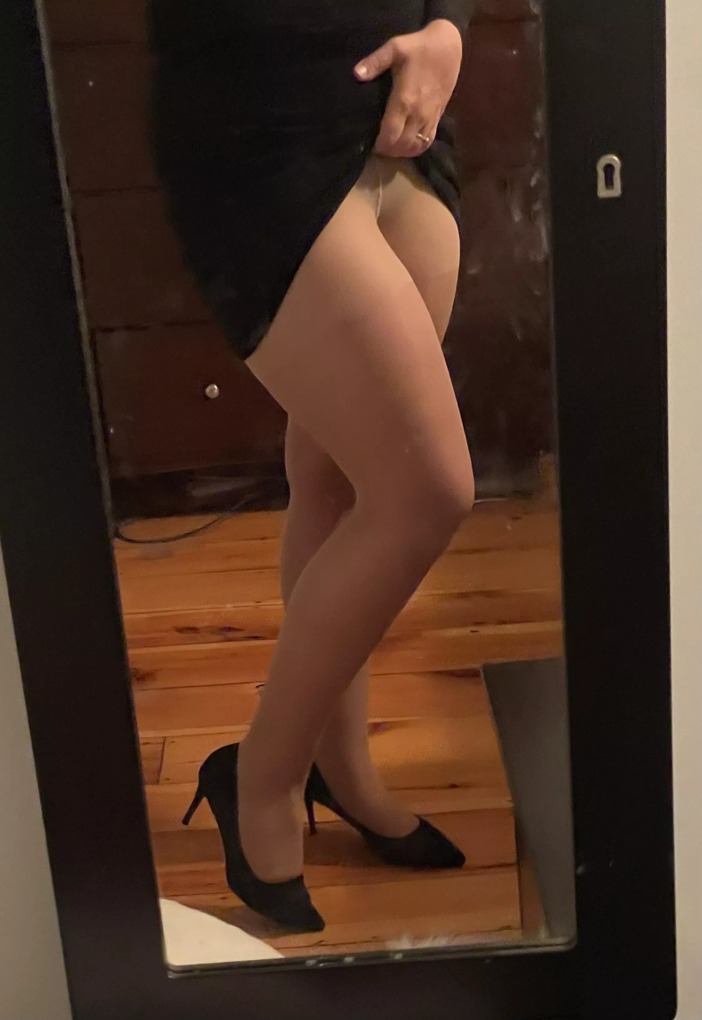 Upskirt pantyhose posted by redditcrystal2