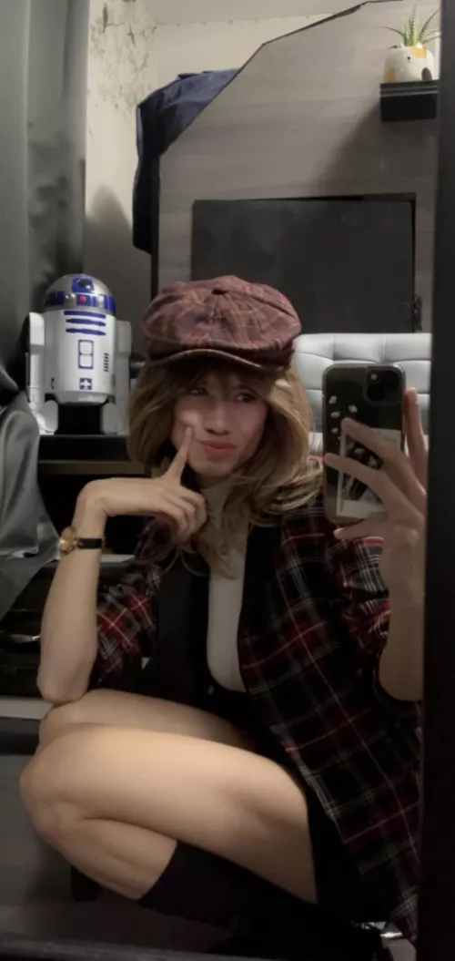 what do we think of my big ass hat? 🤭 happy sunday everyone! by uljjhangyuri04