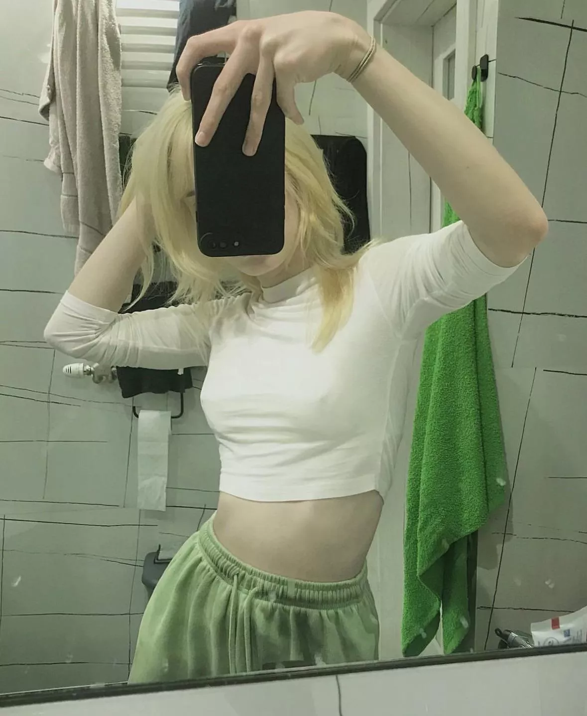 Who needs a bra anyway 🙄 posted by marouabkt