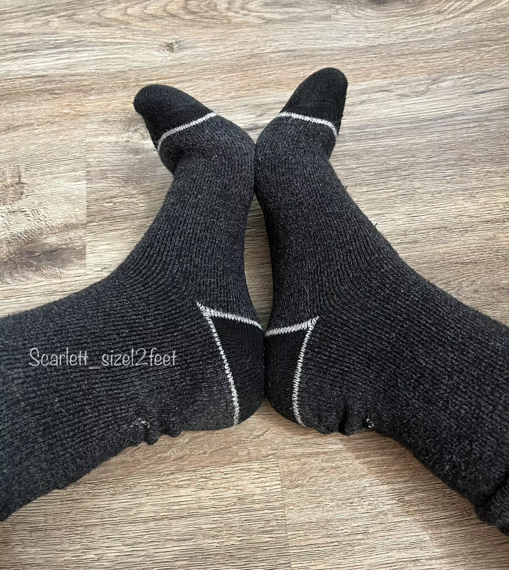 Who wants to remove my socks? posted by scarlett_size12feet