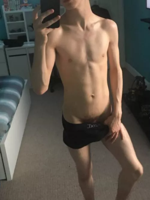 19 twink boreeed 🤩 by falours