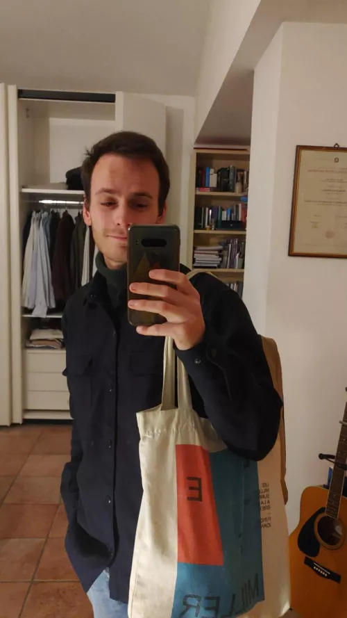 [24] This boy here is getting ready for his weekly PhD lessons! Wishing everyone a good day, come say 