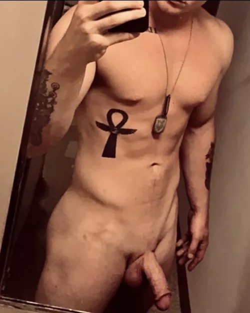 27M experienced bull for hotwife or mfm by 19IX5