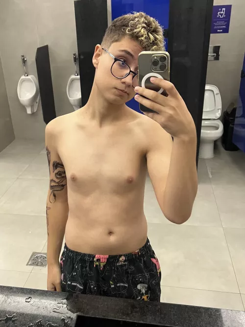 Am i cute or hot? [20] by LukeCinnabun