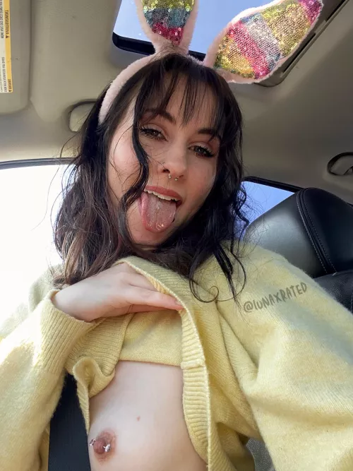 Bunnies get messy too :p [oc] by Lunaxrated