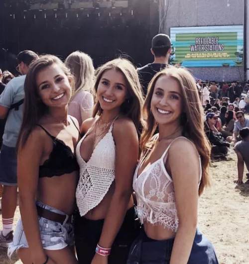 Concert girls by stickyhammock