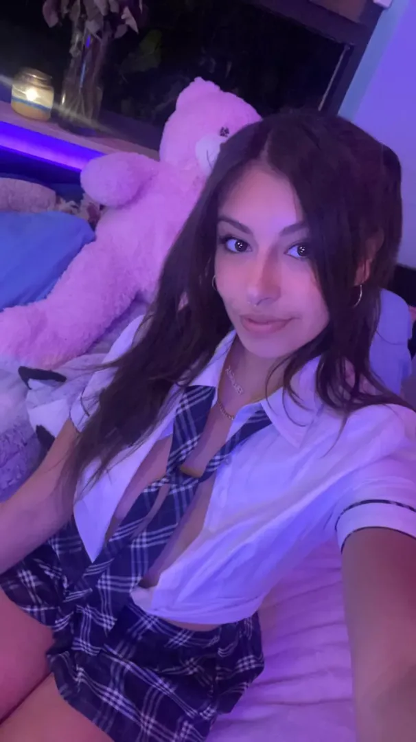 Do you like sluts or would you rather break a good girl? by LilPrincesskitty