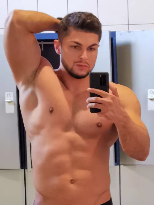 Get down there 💦 (27) by muscleemal