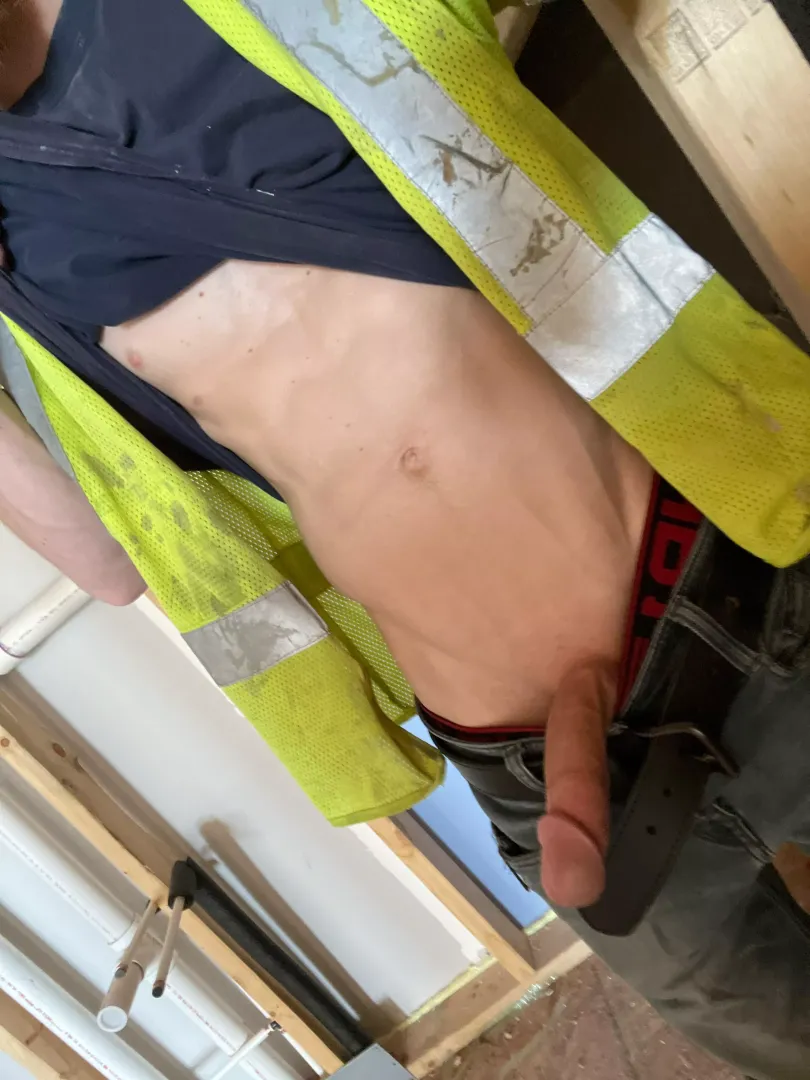 Horny at work hmu pleaseeee posted by Youngnhung0313