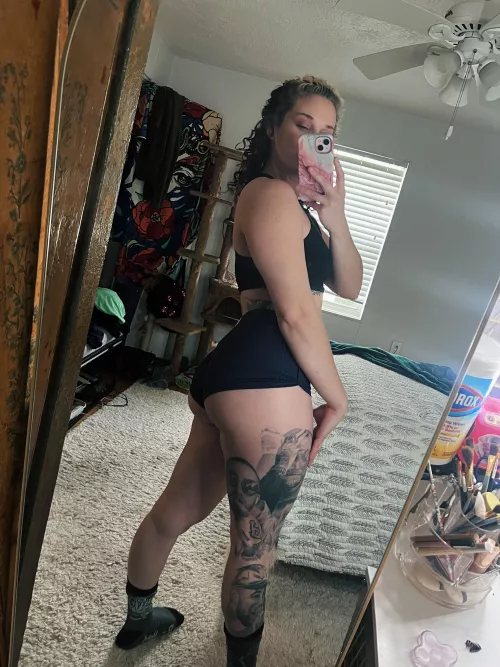 How juicy? 🍑💦 by imbrattyaphrodite