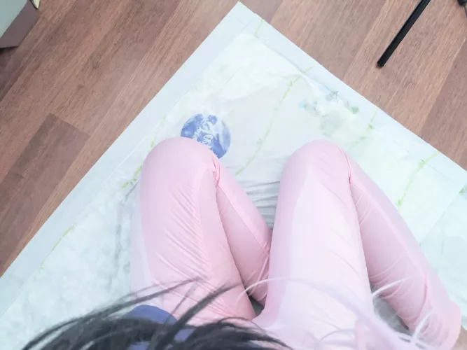 I like to play with my pee by aiden4x