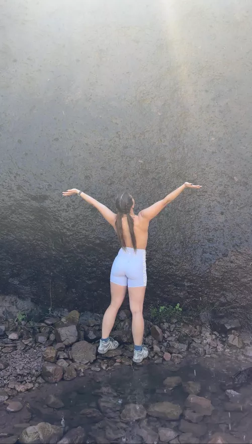 I swear I was under a waterfall 🤣 by Your_thighnes