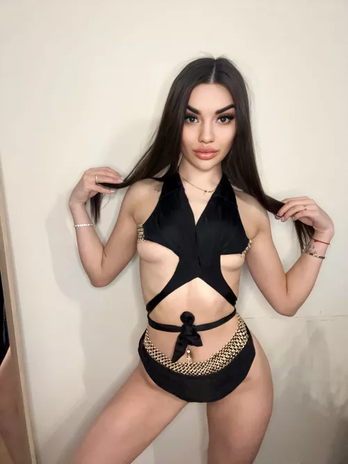 I think the top might fit me awkwardly. by surimilq