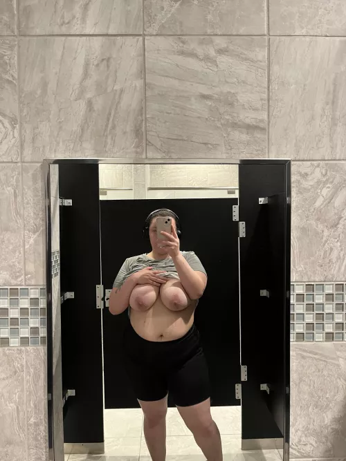 I wish I could fuck someone in the locker room by preset_username