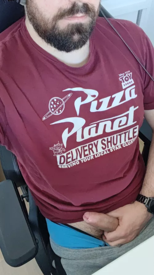 Join me up or under the desk? by jensdevolder1