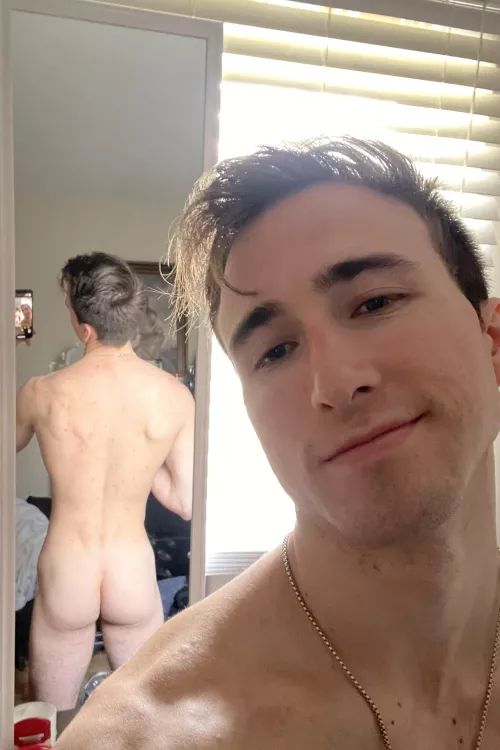 Just a smile n some ass by kyberxangelo