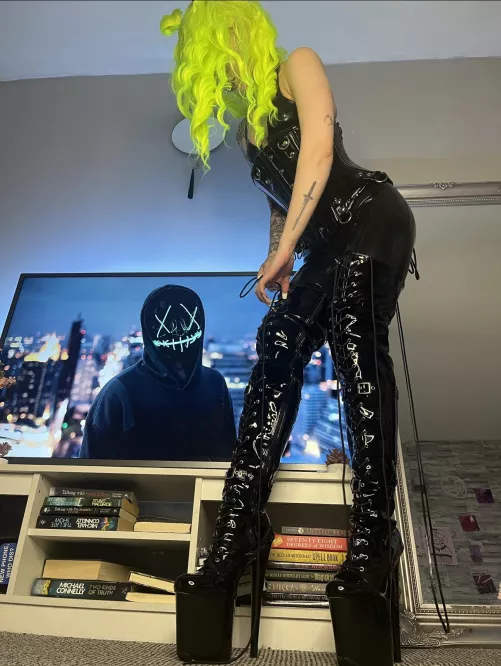 Lick the bottom of my boots by notvicii