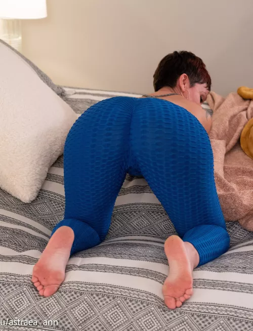 LOVING my ass in these! by Astraea_ann