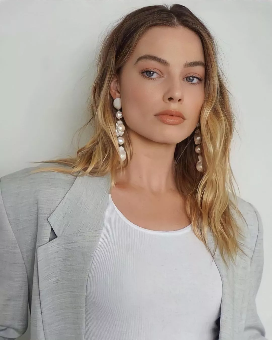 Margot Robbie looking gorgeous posted by James007BondUK