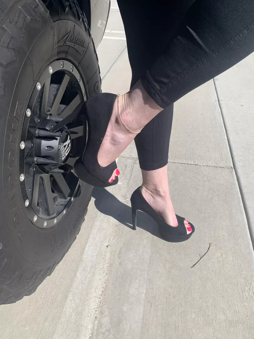 Meaty tires and hot heels. 🔥 posted by Ok_Gift_1925